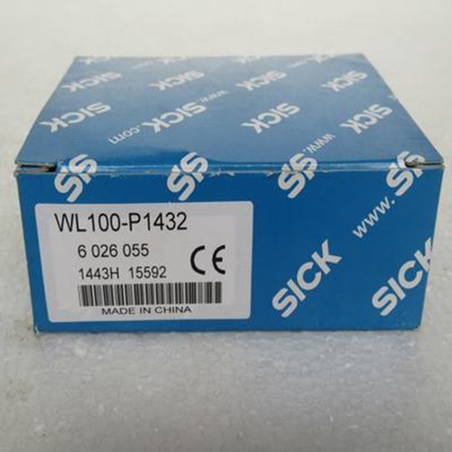 ONE SICK WL100-P1432 Photoelectric Sensor Spot Stock - SICK