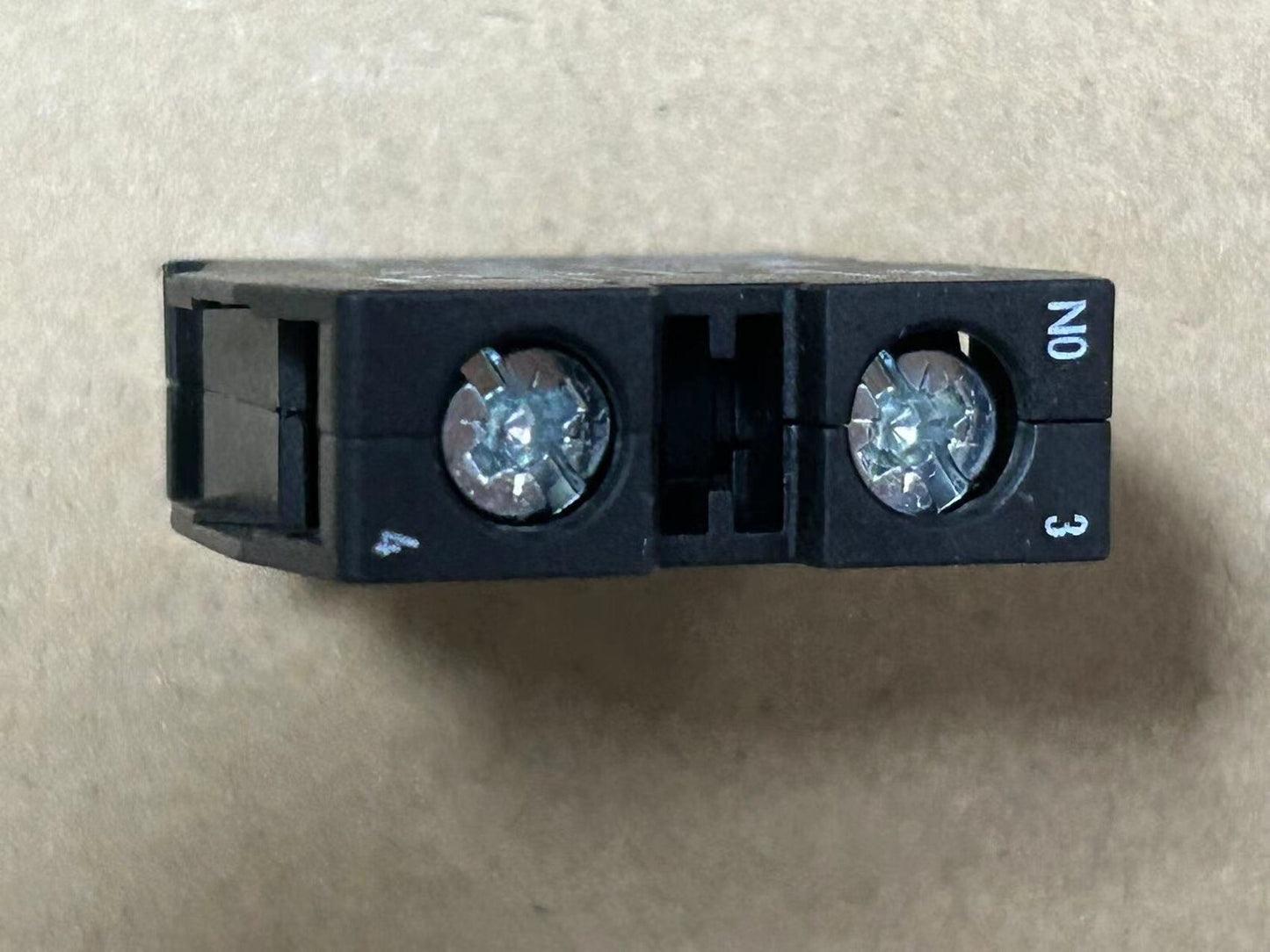 10pcs EATON MOELLER A22-EK10 button contacts