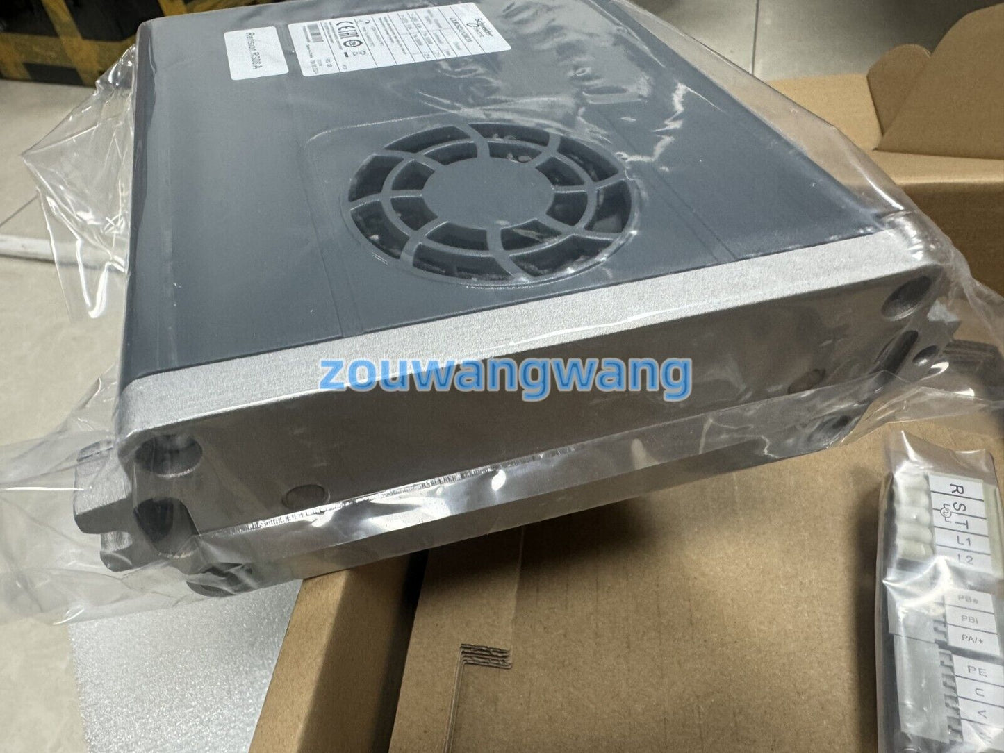 new LXM26DU10M3X servo drive, LXM26DU10M3X