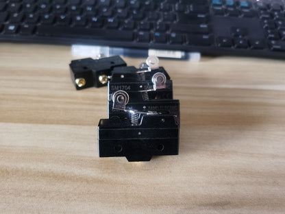 5PCS  SAMD SM1704  MICRO SWITCHES FREE SHIP