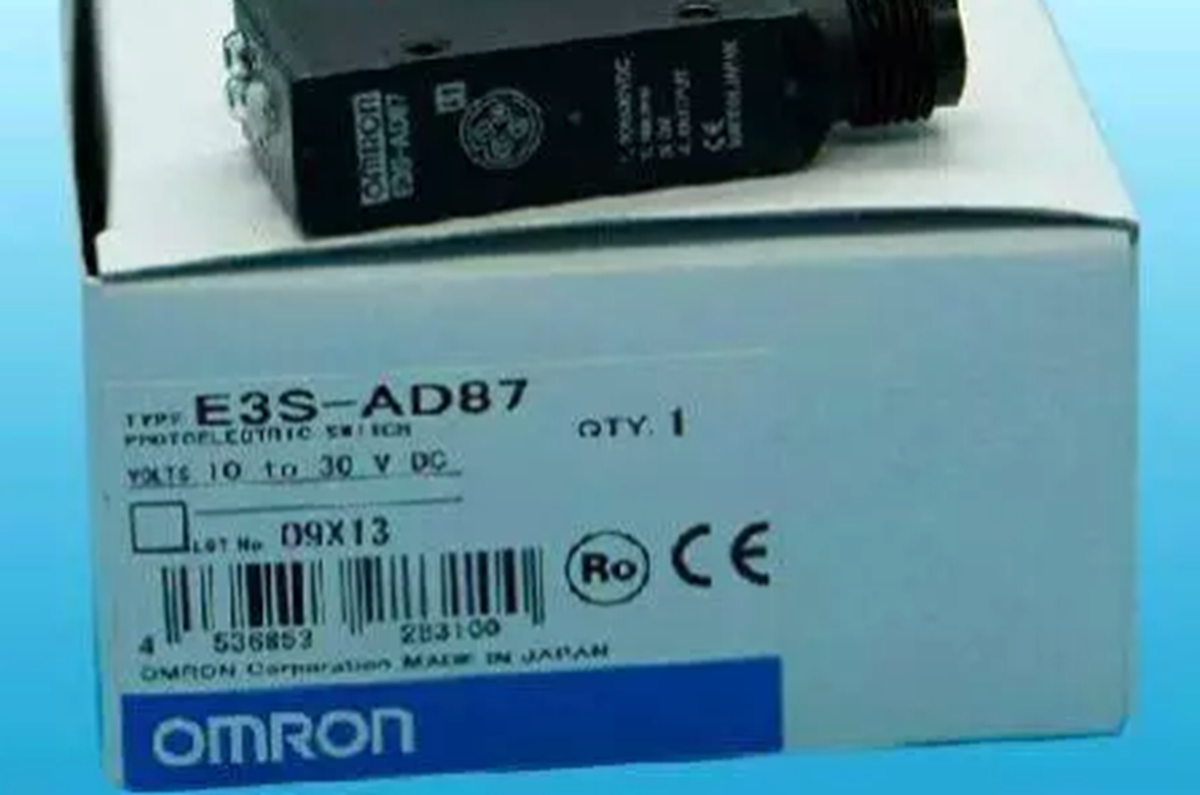 OMRON E3SAD87 Photoelectric Sensor - OMRON