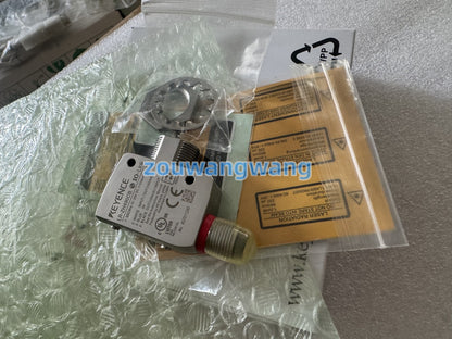 new  IN BOX Keyence LR-ZH490CB Sensor