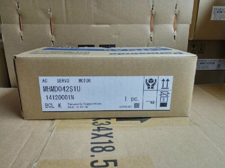 new 1PCS  For Panasonic MHMD042S1U Servo Motor One year