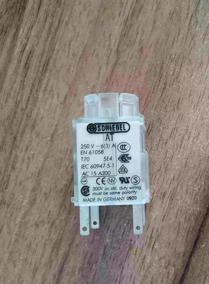 1PC 250V 6(3)A 4 feet CONNECTOR  IEC60947-5-1 IEC 60947-5-1 T70 5E4