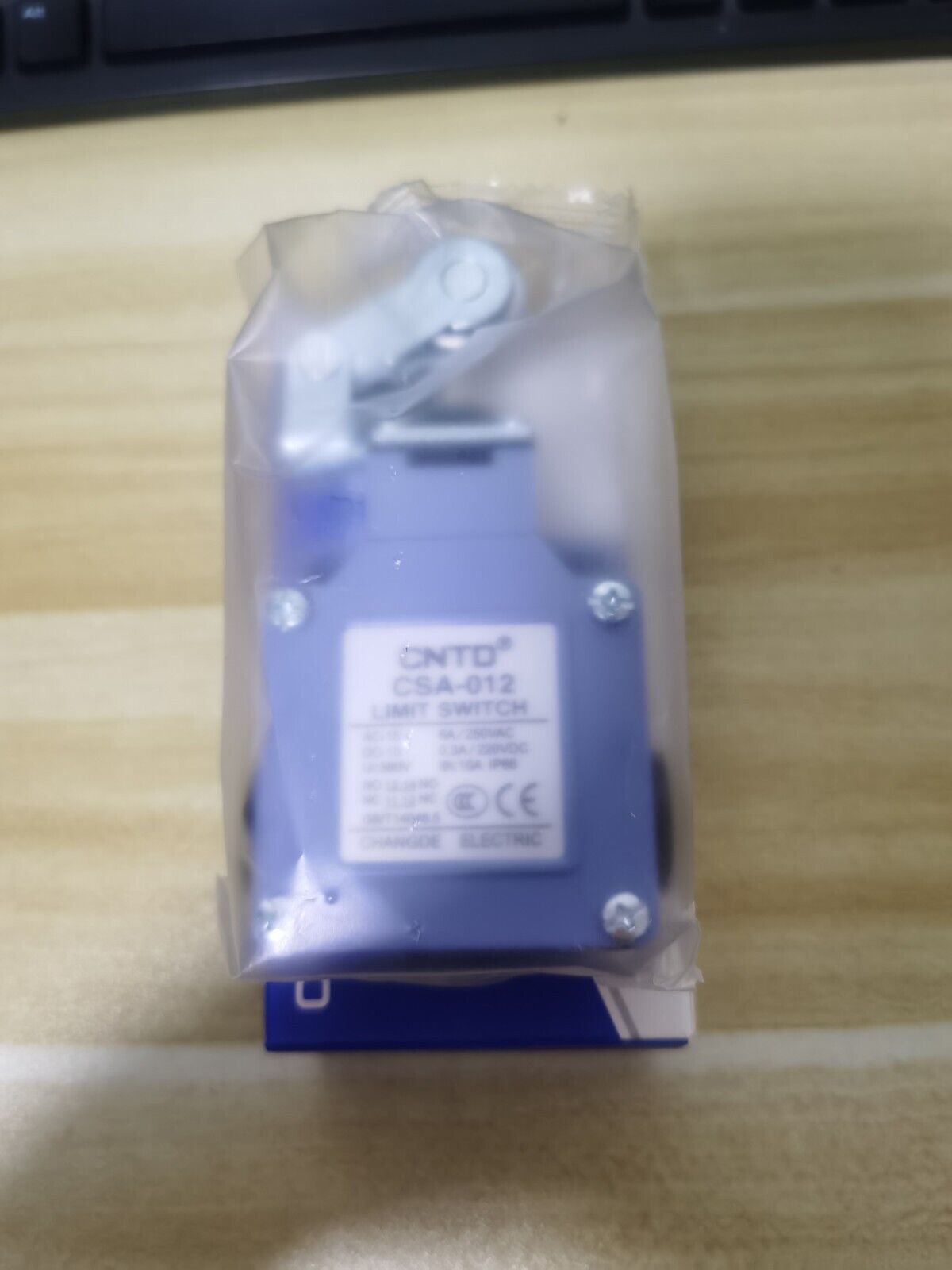 new 1PCS  CNTD CSA-012 CSA012 LIMIT SWITCH  IN BOX