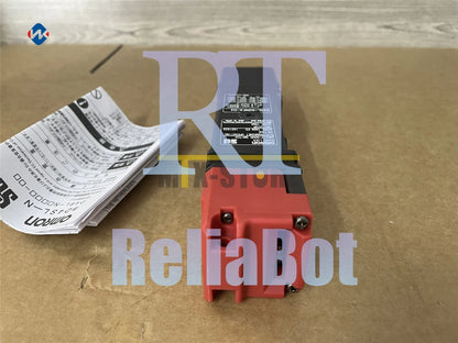 1PCS OMRON safety door switch D4SL-N2NFA-D4