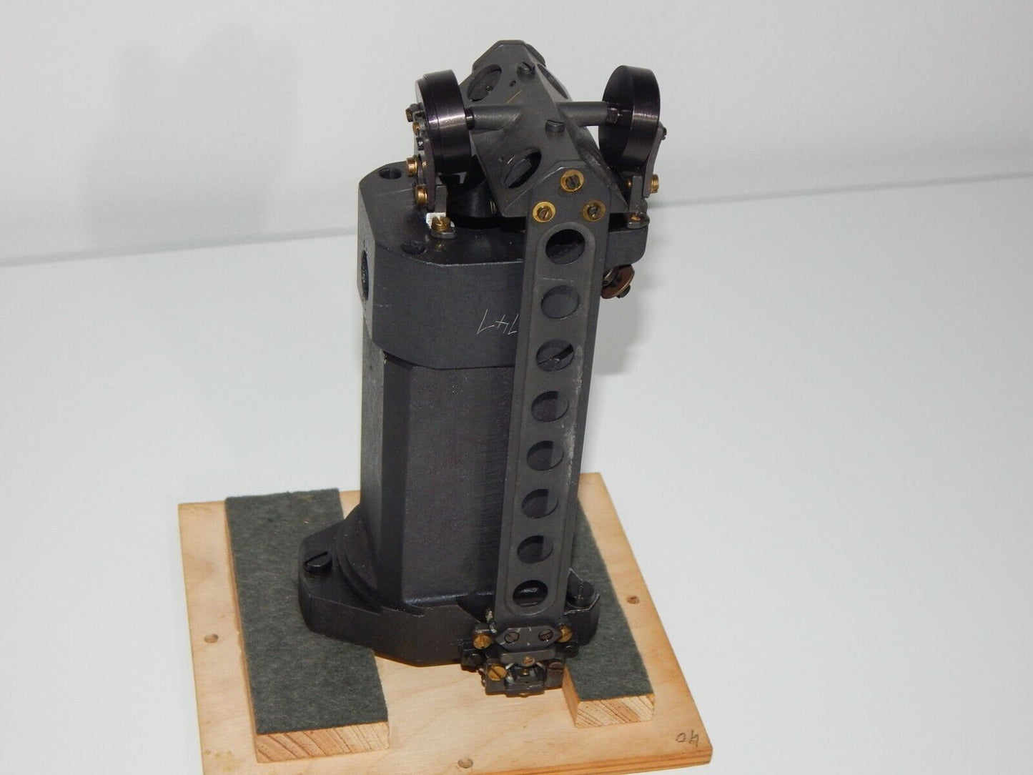Used Optical Device Stabilizer: Stabilized Optical Device - TECHGUARD SOLUTIONS
