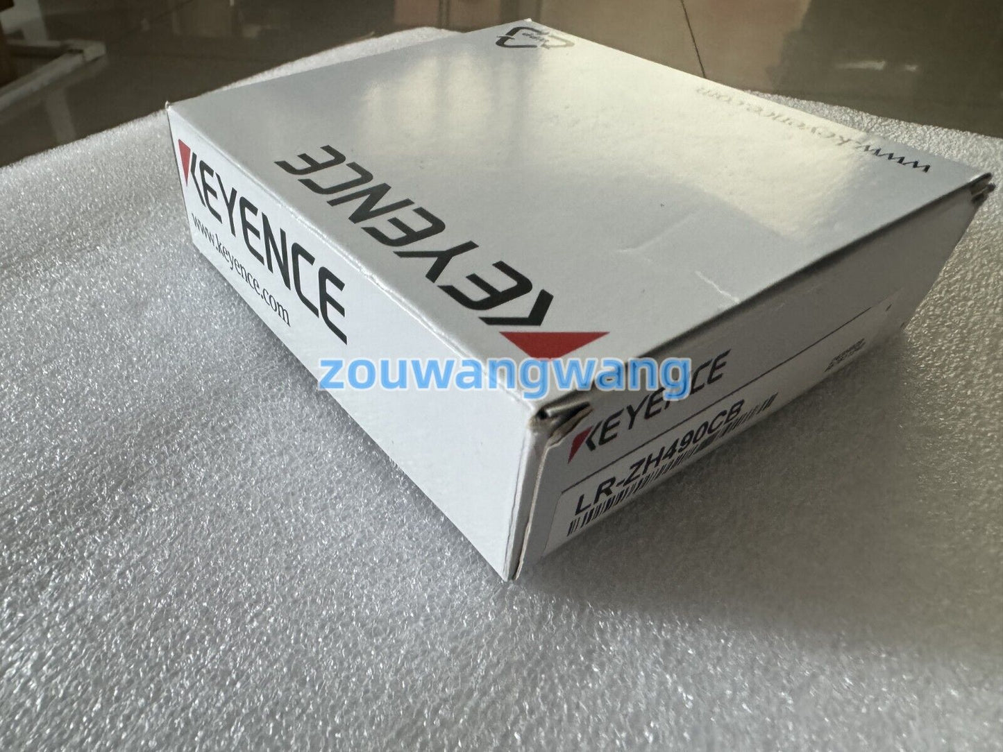 new  IN BOX Keyence LR-ZH490CB Sensor