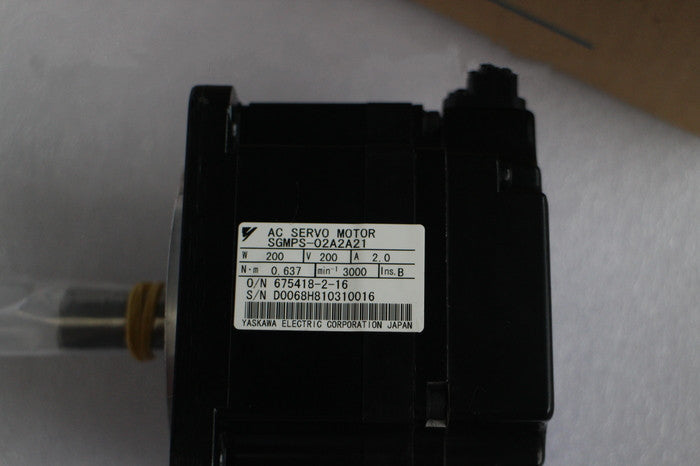 1PC YSAKAWA AC SERVO MOTOR SGMPS-02A2A21 SHIP