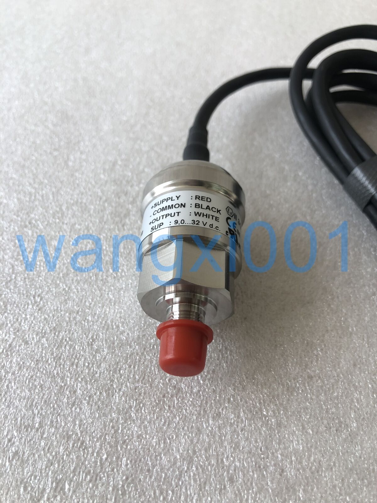 new 1PCS  Danfoss Pressure sensor AKS32 060G2030   Fast delivery Danfoss