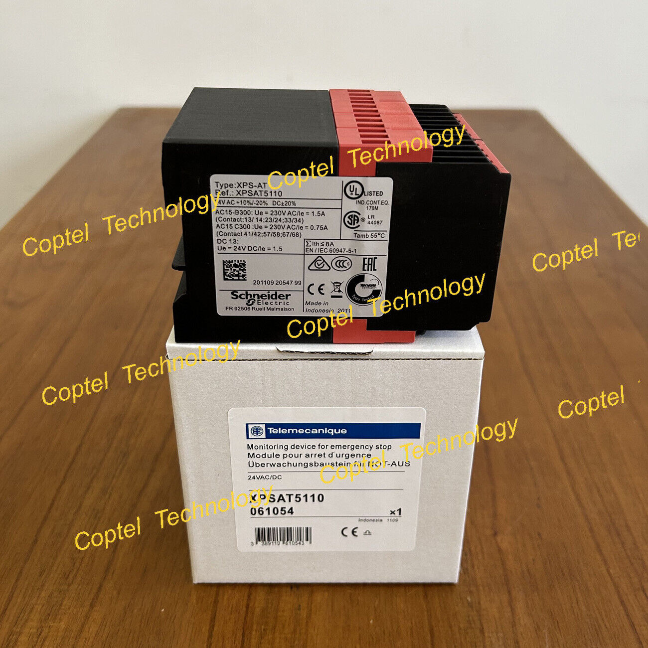 new   Telemecanique XPSAT5110 Type XPS-AT Safety Relay 1-Year