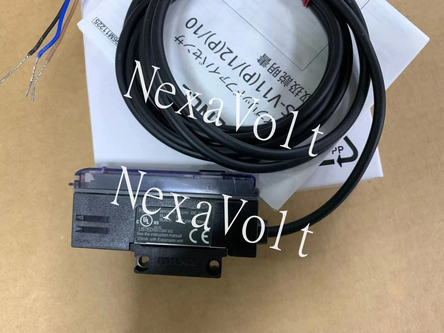 KEYENCE Digital Fibre Optic Sensor FS-V11P