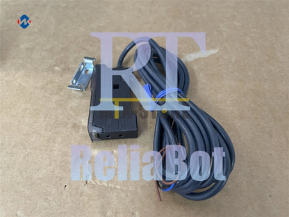 1pcs IN BOX Omron E3X-SD41