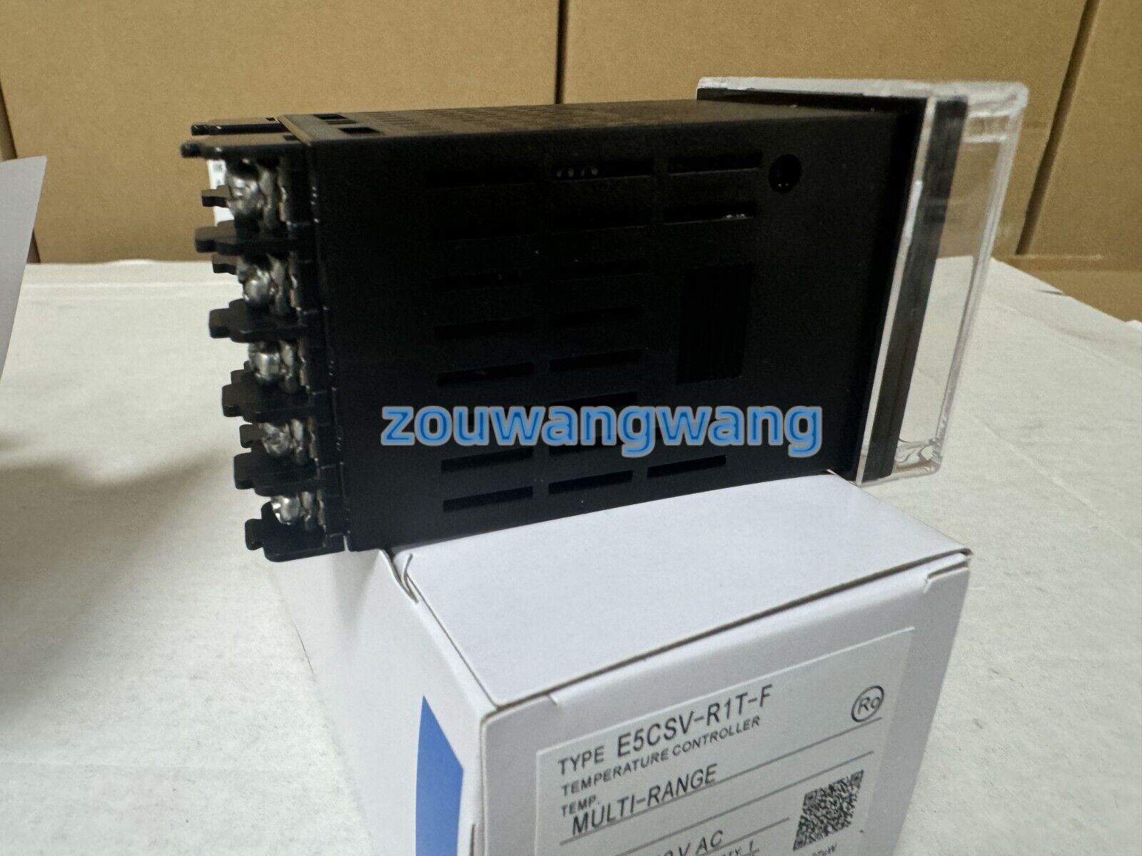 new In Box Omron E5CSV-R1T-F E5CSVR1TF Temperature Controller - OMRON
