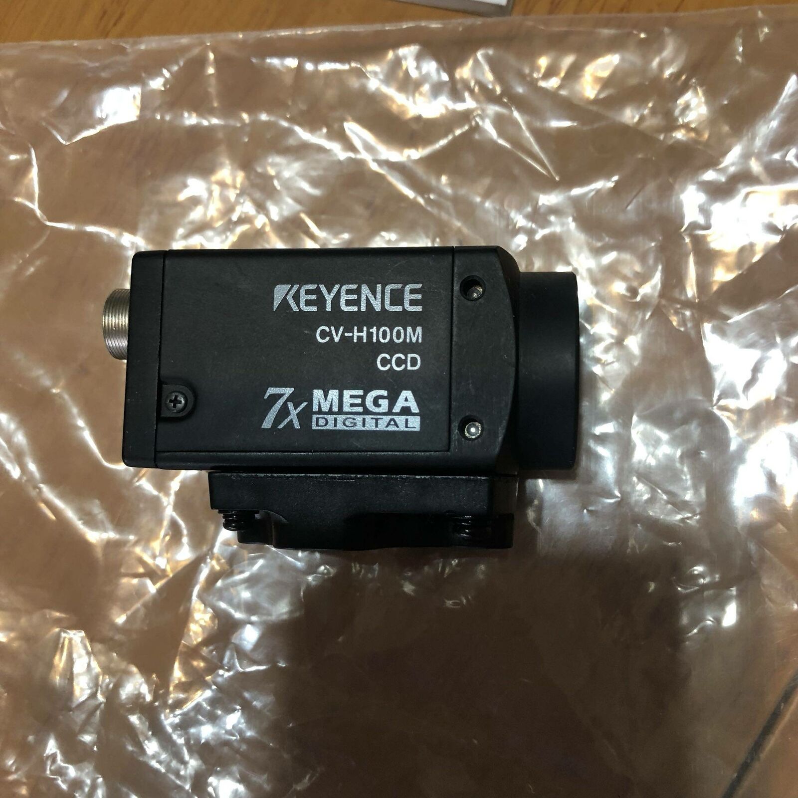 new 1PCS  KEYENCE  CV-H100M