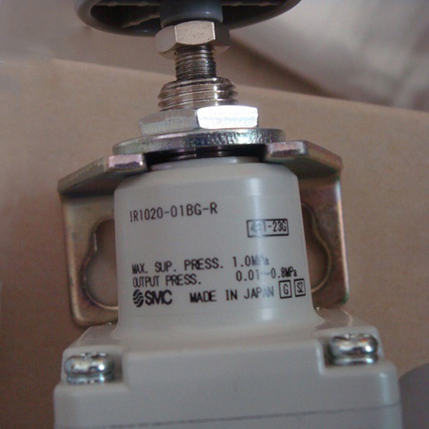 New One SMC IR1020-01BG-R Precision Pressure Regulator - SMC