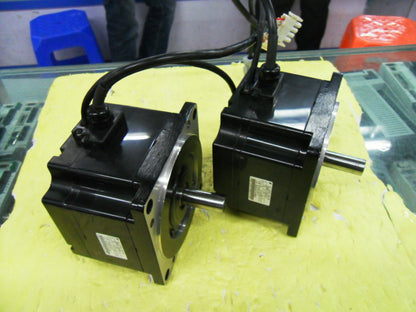 1PC YASKAWA AC SERVO MOTOR SGMPH-08AAA21