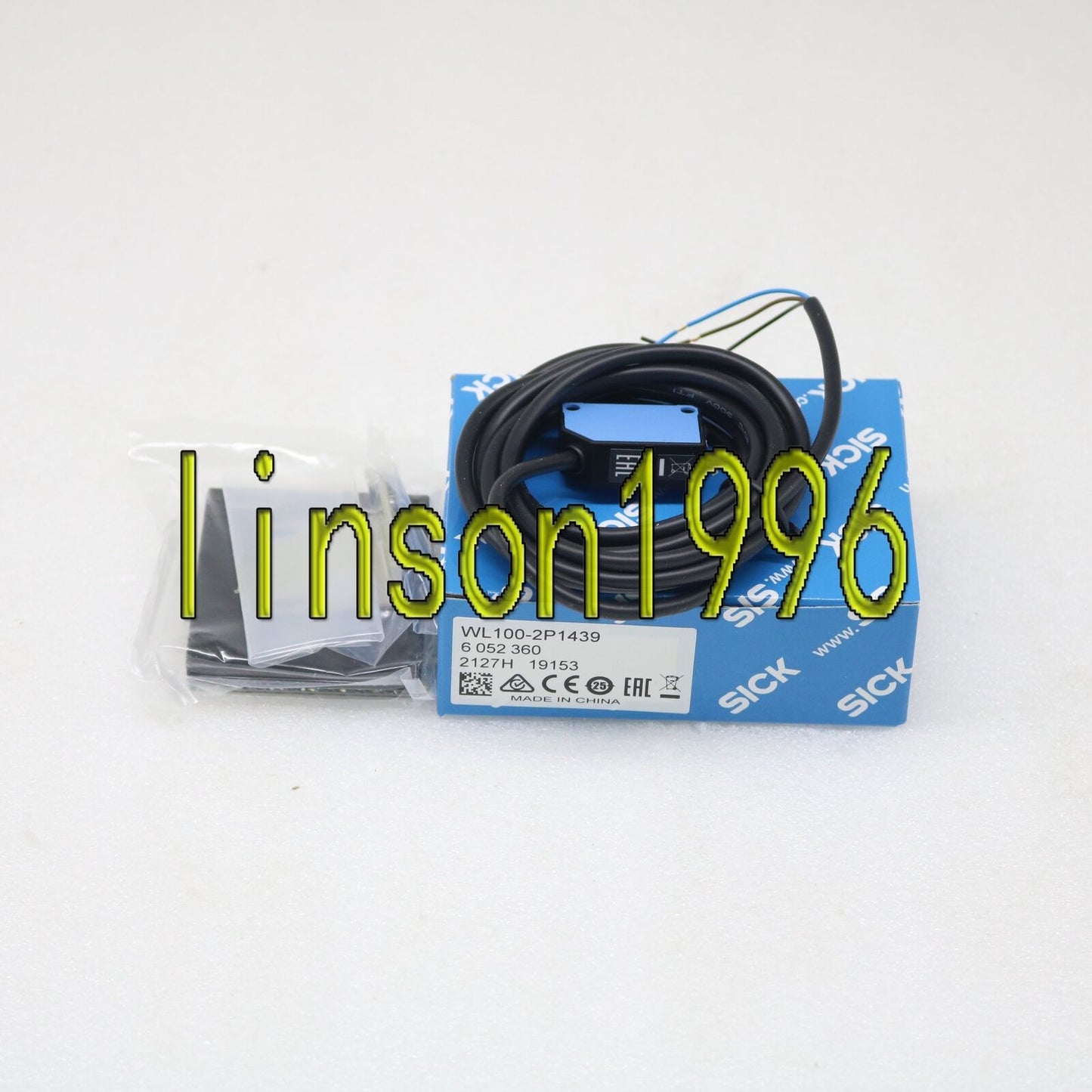 new Sick WL100-2P1439 photoelectric sensor fast - SICK