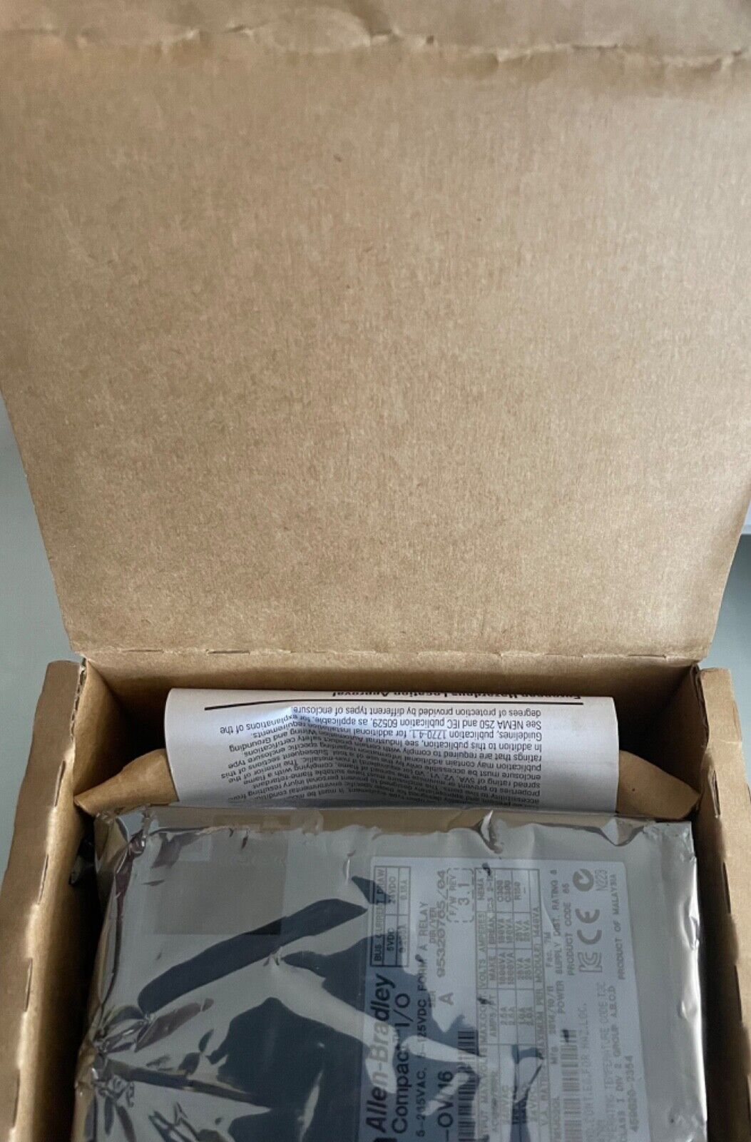 Allen Bradley CompactLogix Relay Output 1769-0W16 Ser A - ALLEN BRADLEY
