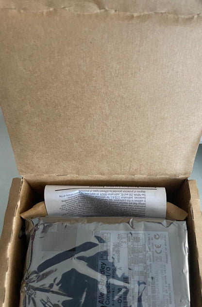 Allen Bradley CompactLogix Relay Output 1769-0W16 Ser A - ALLEN BRADLEY