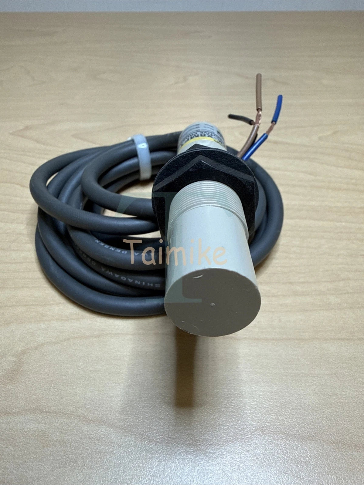 ! Omron E2K-X8MF1 Capacitive Proximity Switch