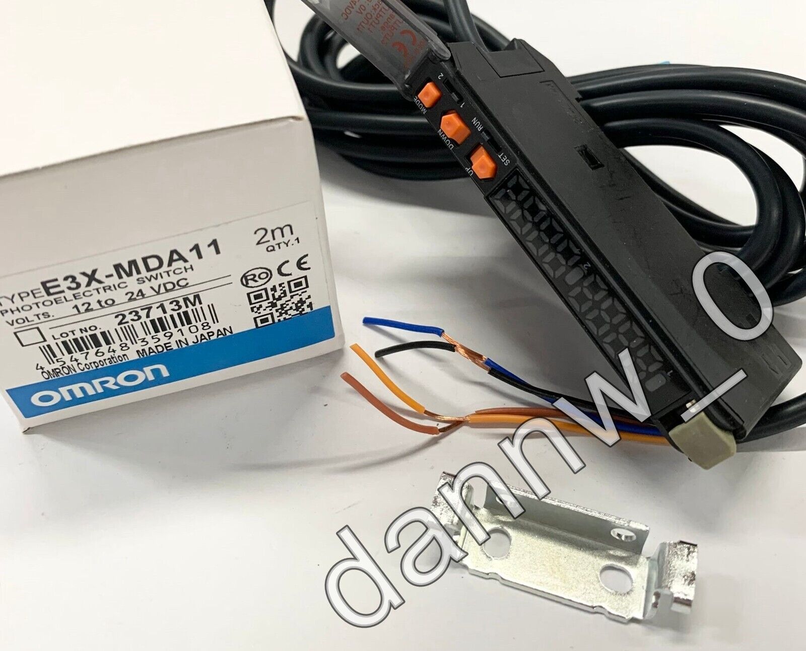 OMRON E3X-MDA11 Photoelectric Sensor Switch - OMRON
