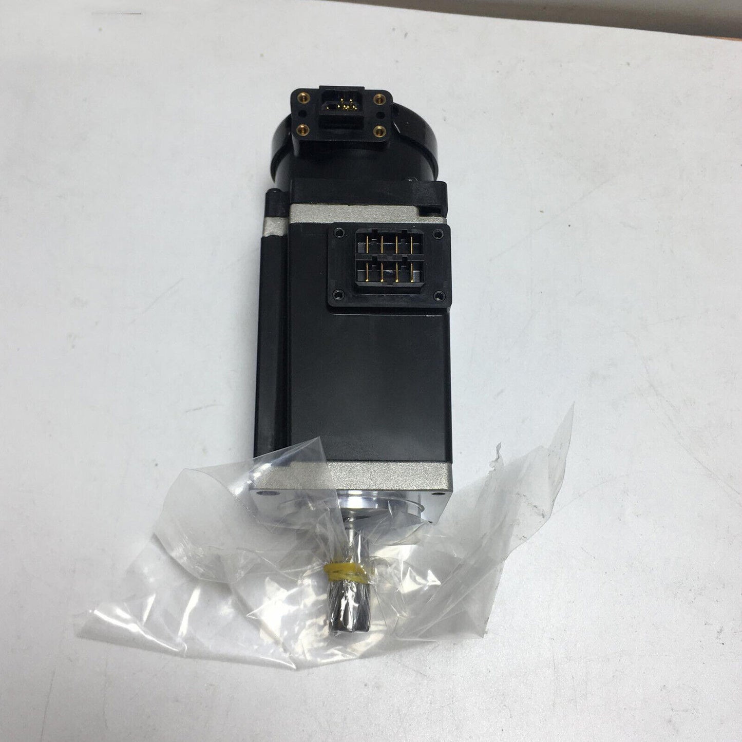OMRON Servo Motor R88M-1M10030T-S2 Fast Ship - OMRON