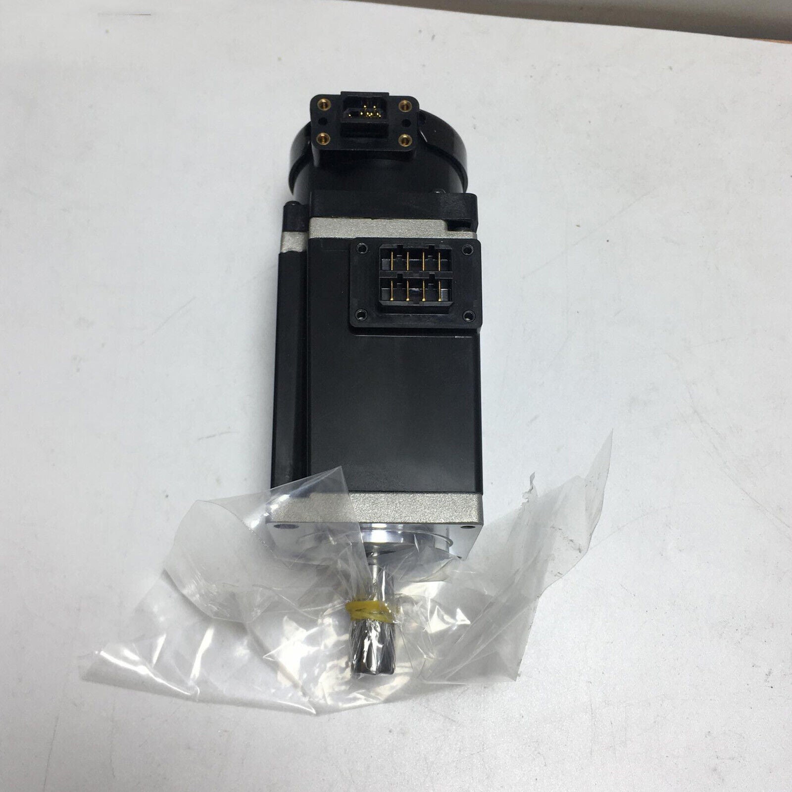 OMRON Servo Motor R88M-1M10030T-S2 Fast Ship - OMRON