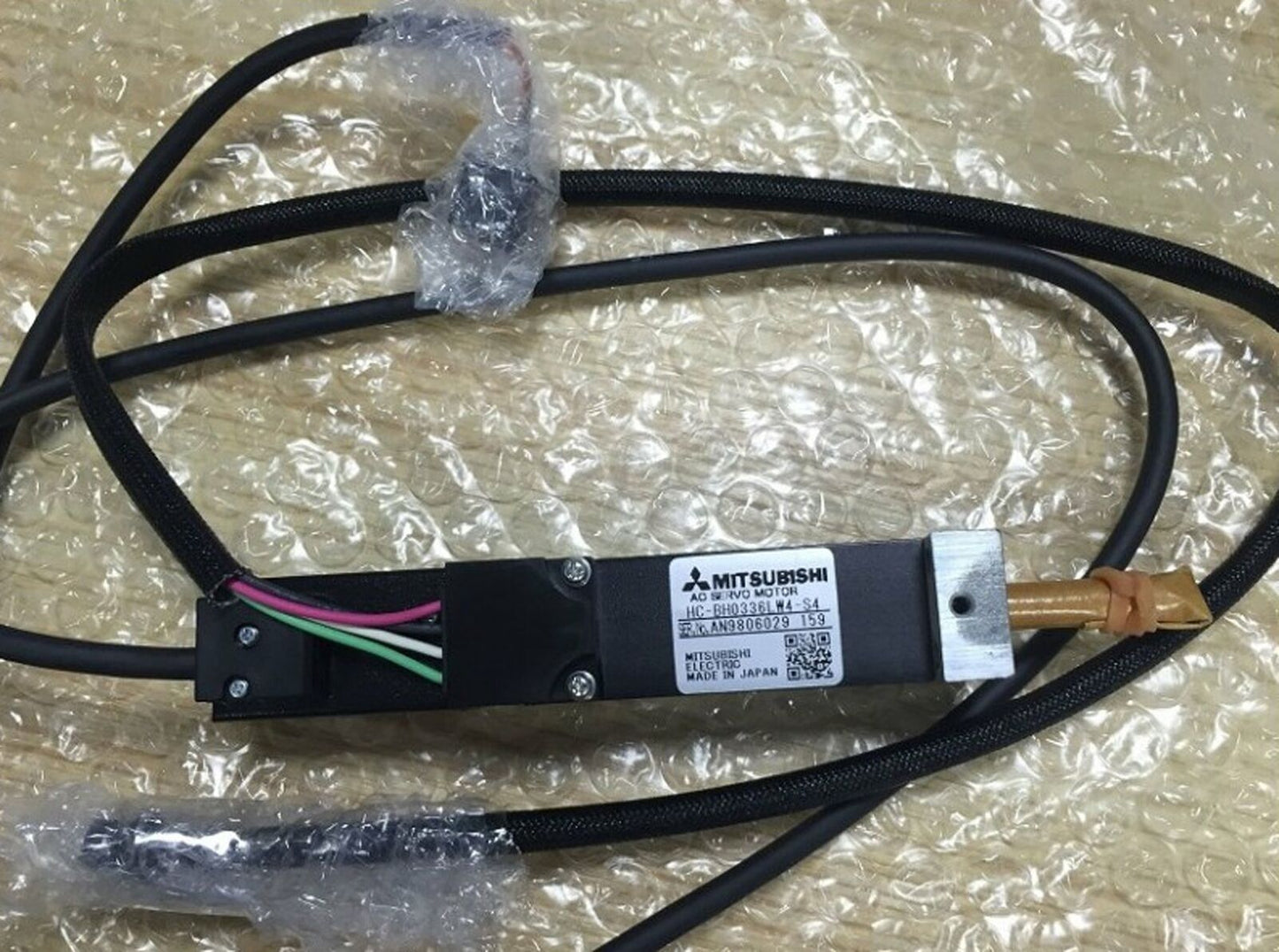 Mitsubishi AC Servo Motor Model HC-BH0336LW4-S4 Tested and in Good Condition - MITSUBISHI