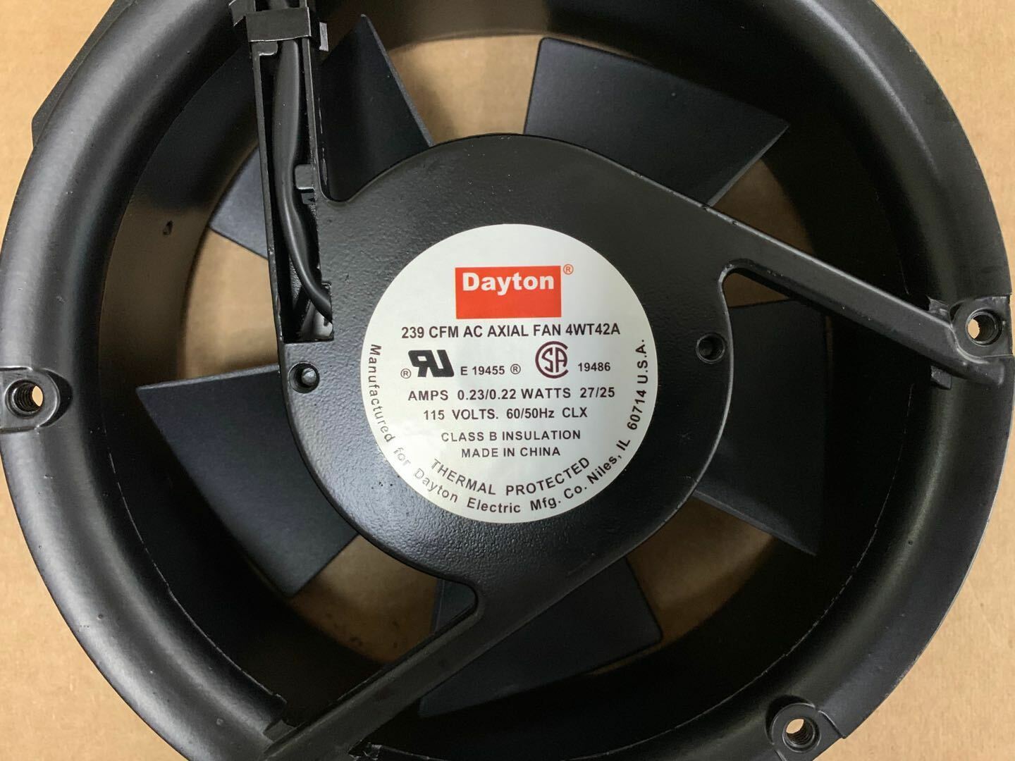 new Dayton 239 CFM AC AXIAL FAN 4WT42A 115V 0.23 0.22A fan