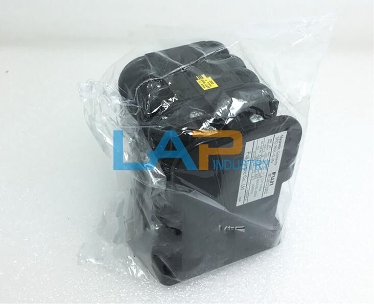 new 1PCS  For Fuji Contactor SRC3631-5-1N 220VAC