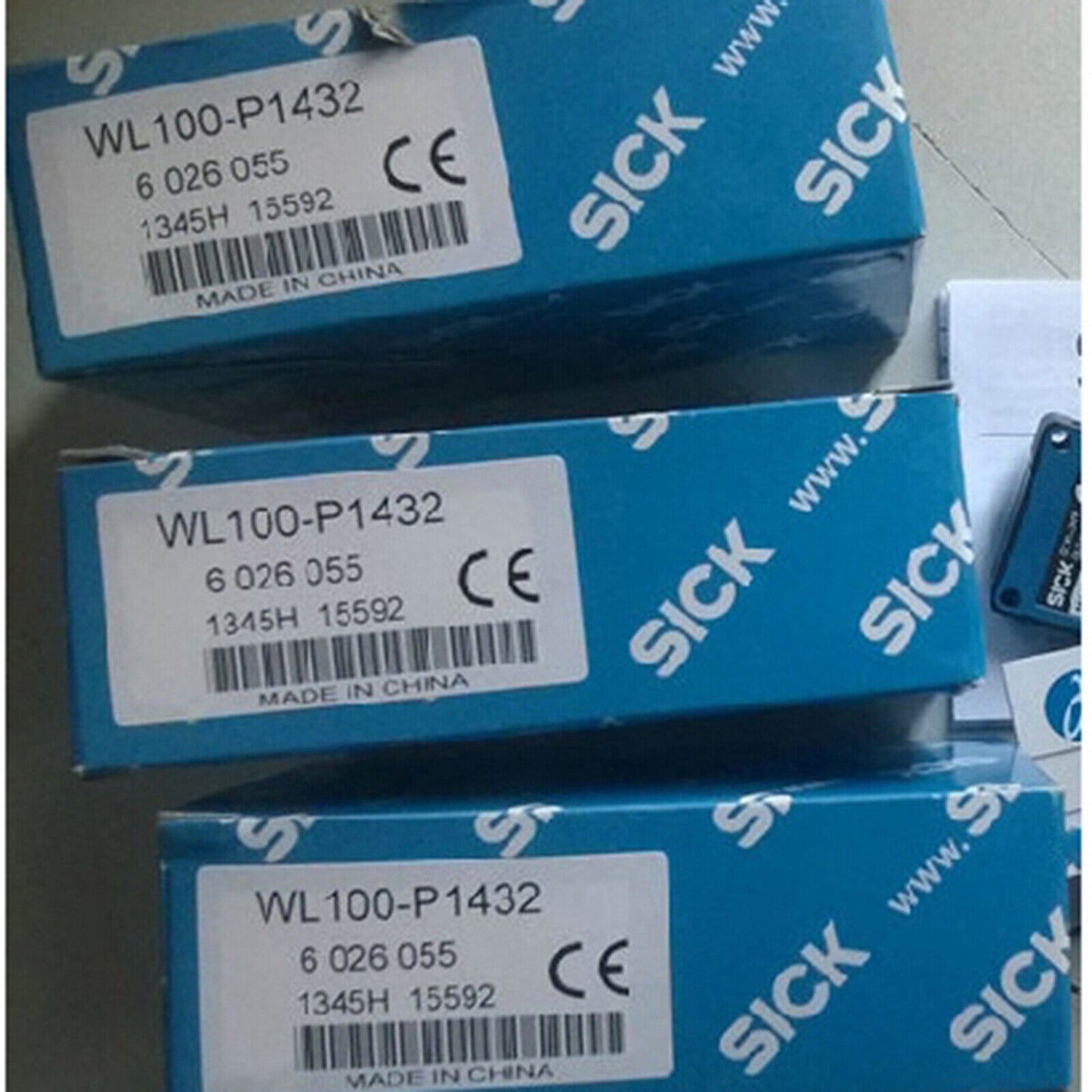 ONE SICK WL100-P1432 Photoelectric Sensor Spot Stock - SICK