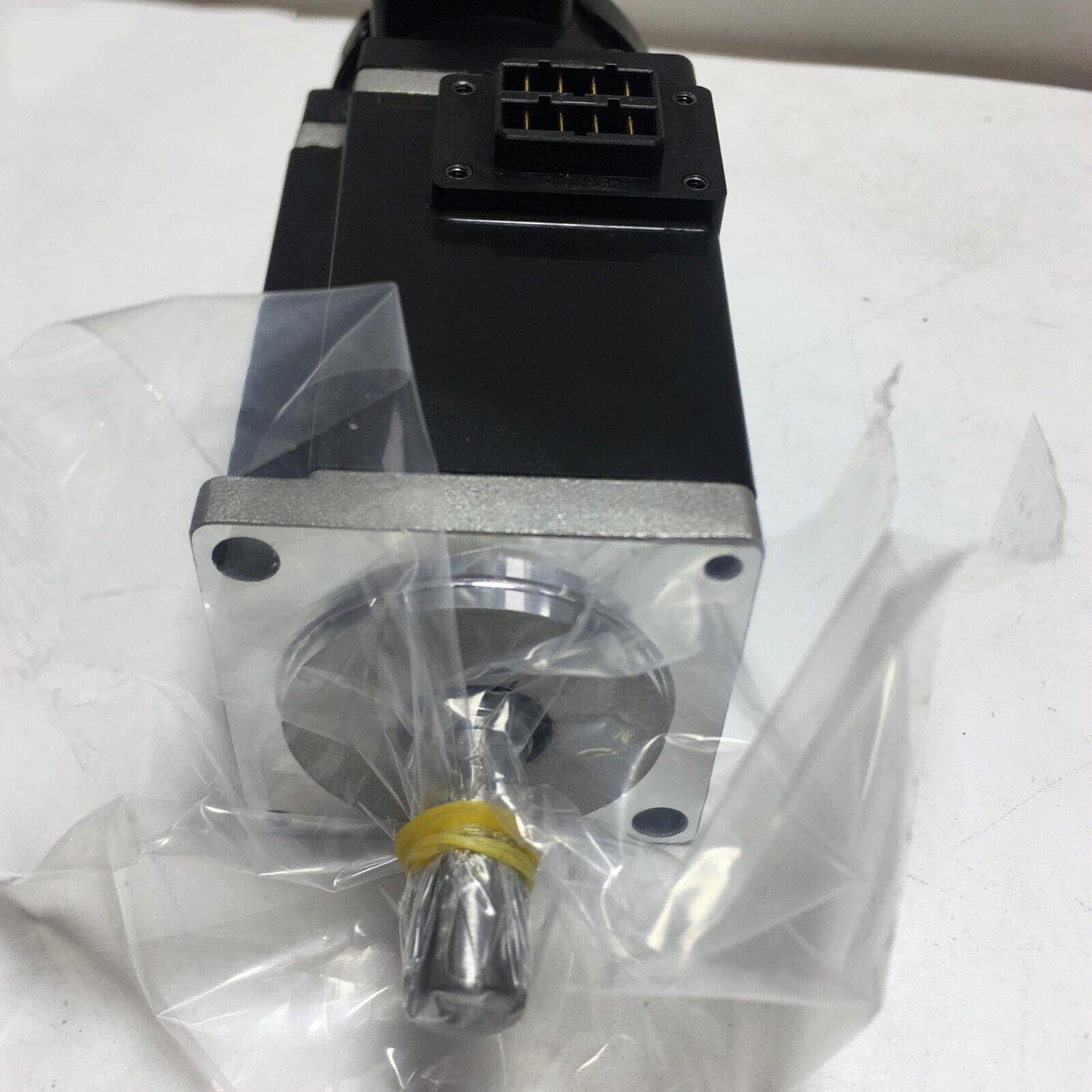 OMRON Servo Motor R88M-1M10030T-S2 Fast Ship - OMRON