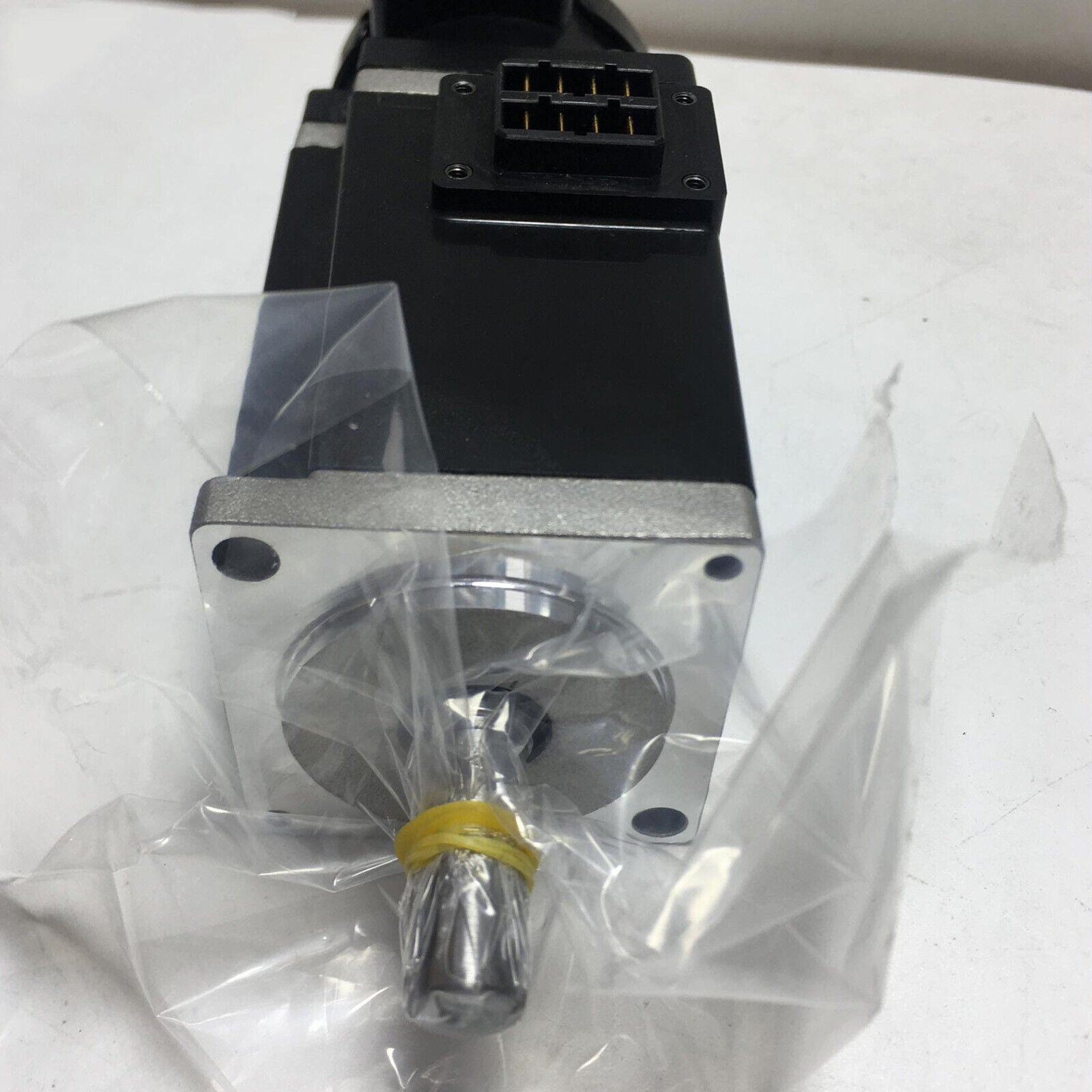 OMRON Servo Motor R88M-1M10030T-S2 Fast Ship - OMRON