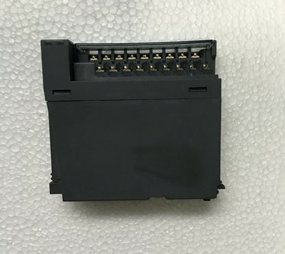 used MELSEC-Q Q68DAV converter unit by Mitsubishi - MITSUBISHI