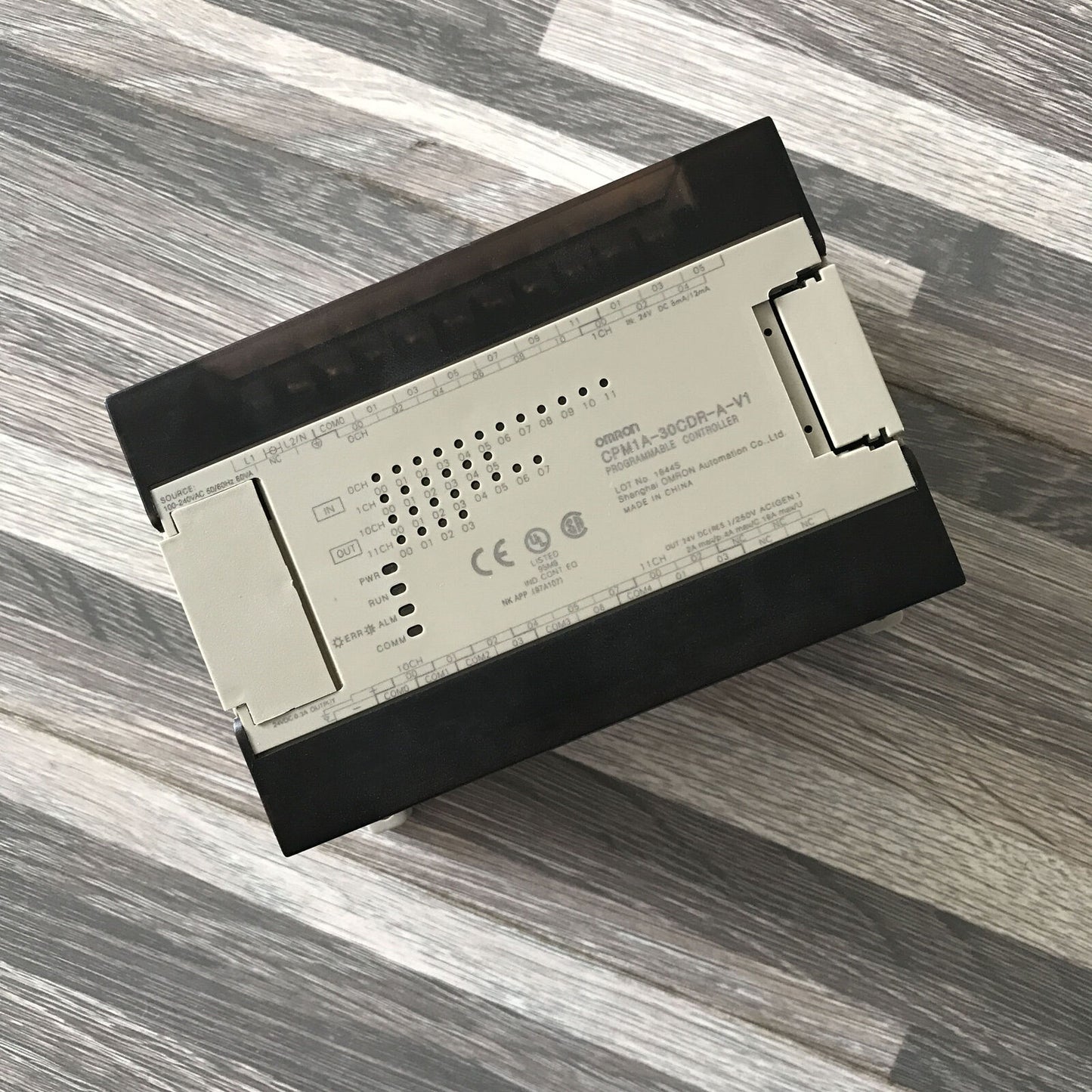 OMRON CPM1A-20CDRAV1 programmable controller - OMRON