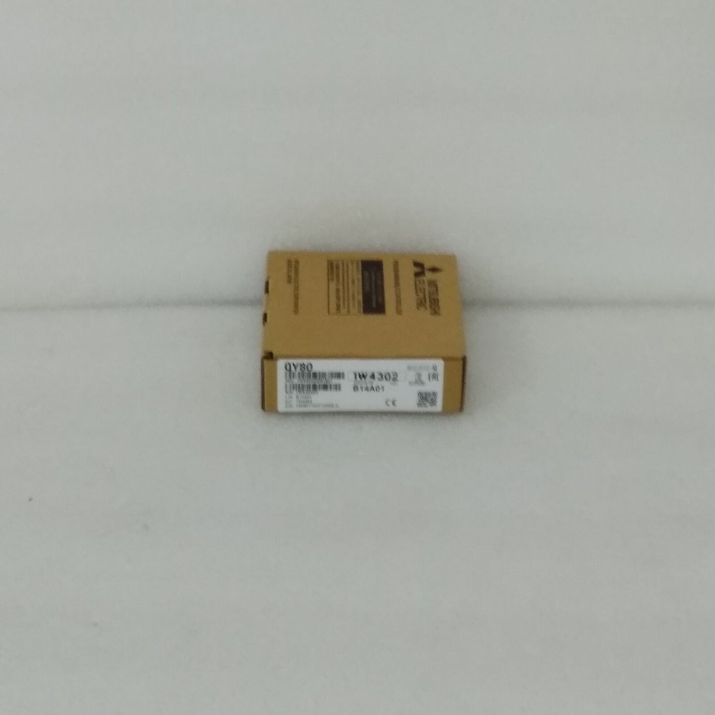 MITSUBISHI PLC QY80 - Temperature Controller with 24-hour Response Time - MITSUBISHI