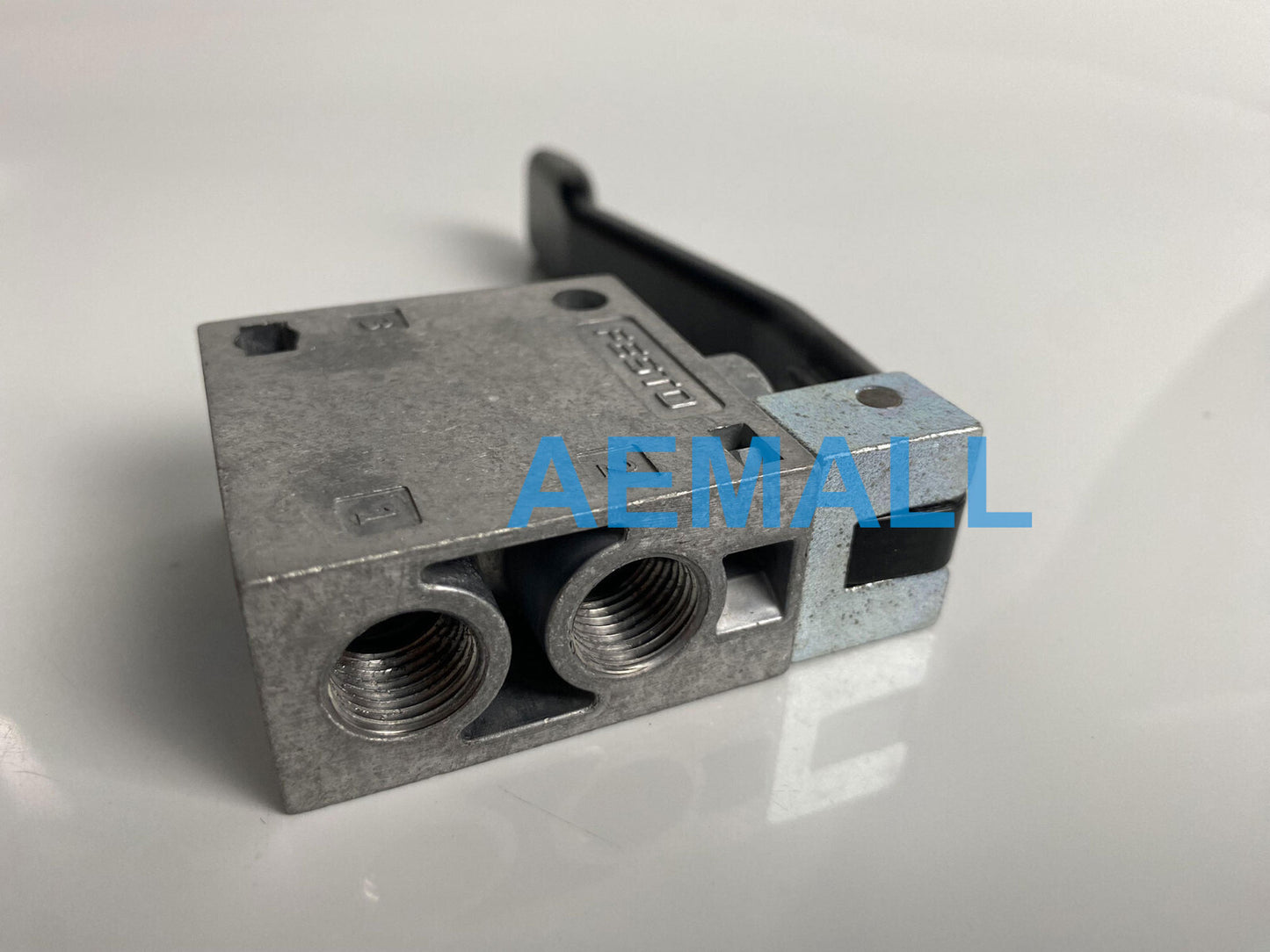 1pcs Festo TH-3-1/4-B 8983 Finger Lever Valve