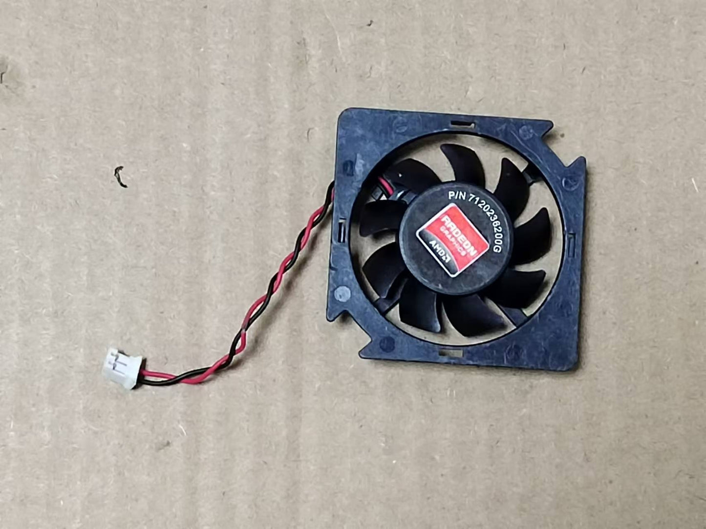 new 1PC ATI HD5450 graphics card fan PLA04710S12M 2-wire fan 12V 0.09A
