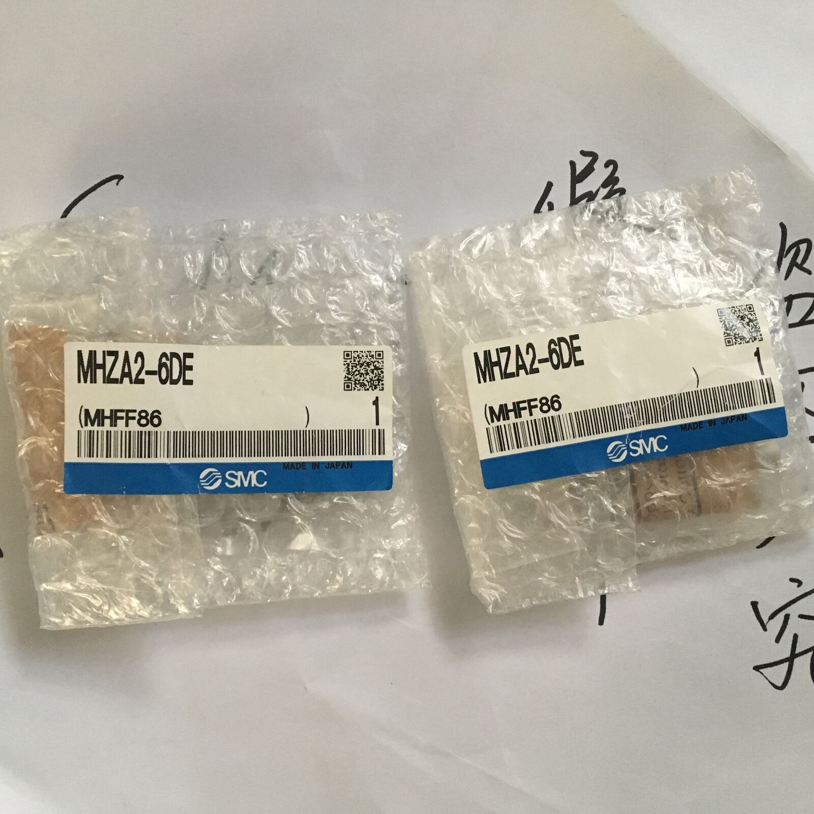 ONE SMC Pneumatic Finger Cylinder MHZA2-6DE - SMC