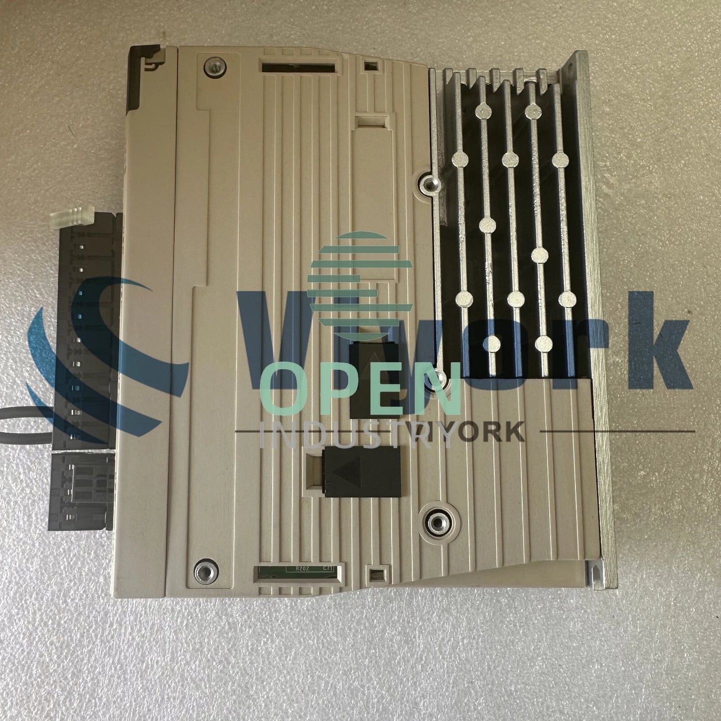 1PCS Yaskawa SGDV-1R6A11A SERVO DRIVE 3-PHASE 200-230VAC 50/60HZ