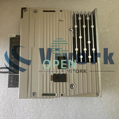 1PCS Yaskawa SGDV-1R6A11A SERVO DRIVE 3-PHASE 200-230VAC 50/60HZ