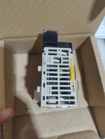 1PCS OMRON CJ1W-AD04U CJ1WAD04U IN BOX