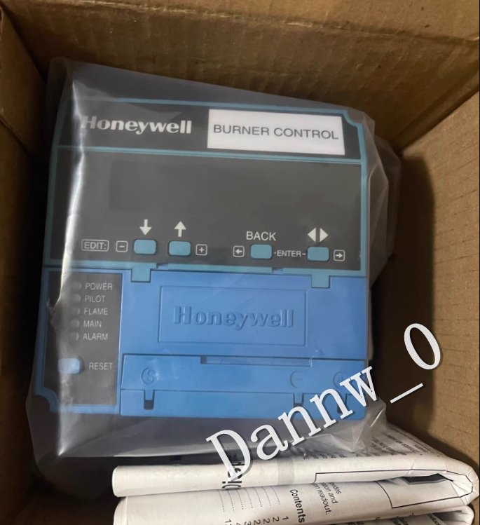 new  in box Honeywell RM7800L1079 Automatic Programming Burner Controller