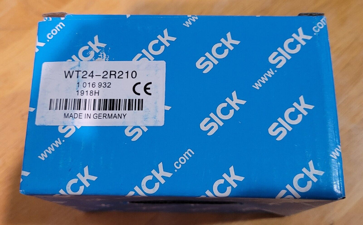 NEW SICK WT24-2R210 Photoelectric Proximity Sensor - Ship 1PC - SICK