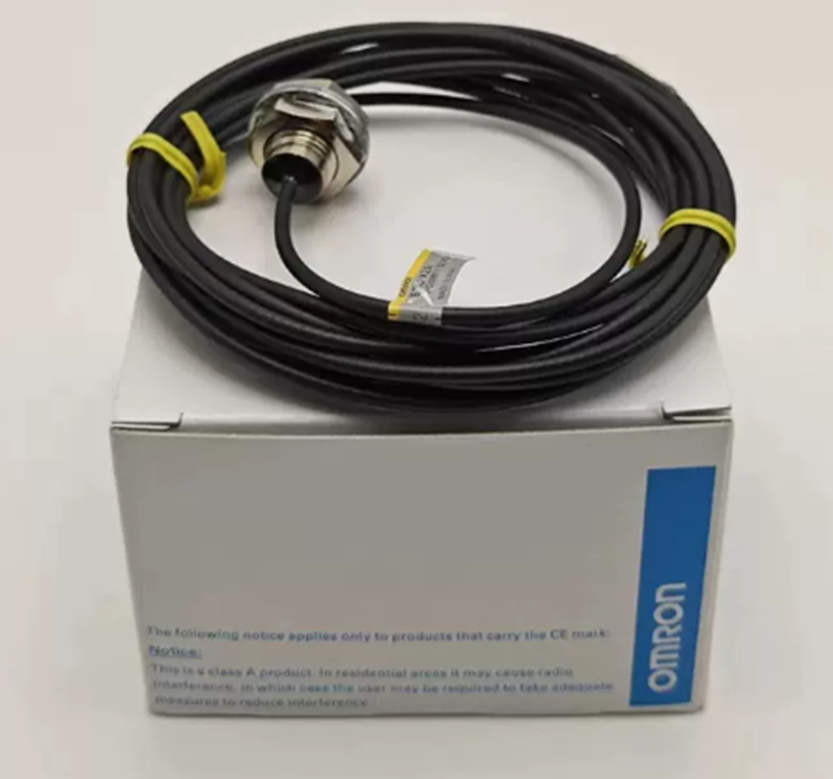 new Omron E2C-X2A Proximity Switch - OMRON