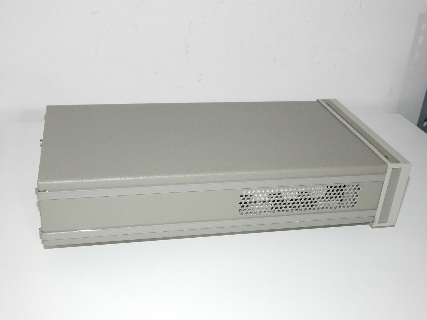 HP 83437A Broadband Light Source 1430nm 1550nm 9/125 μm - HP