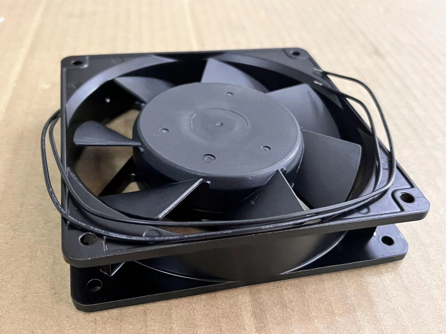 new 1PC XINRUILIAN RAL1225B1 12CM 12025 220-240V 0.05A chassis cooling fan