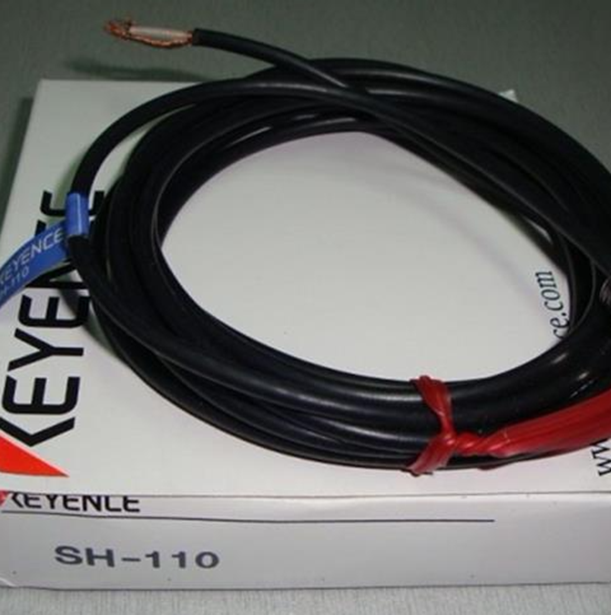 KEYENCE SH-110 Sensor Head - Precision Temperature and Humidity Monitoring Device for Industrial and Agricultural Applications - KEYENCE