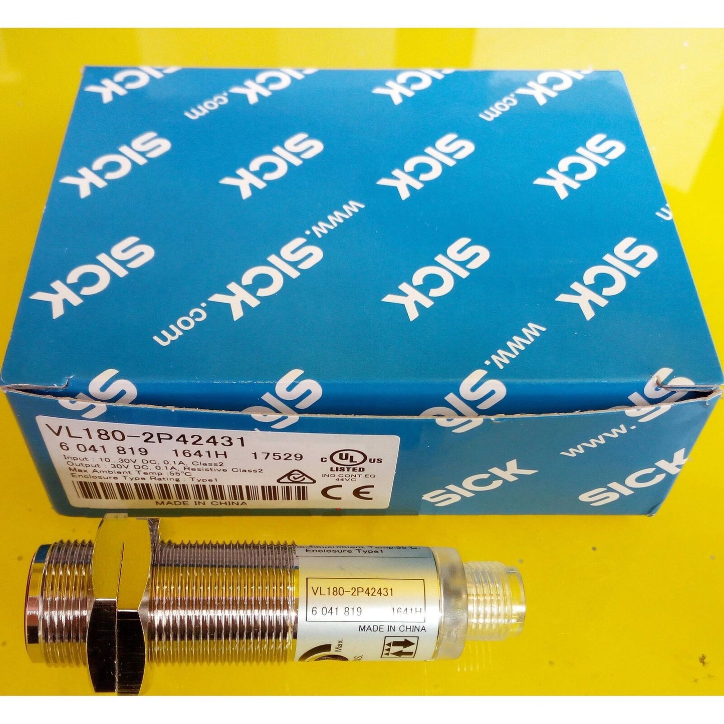 1PC SICK VL180-2P42431 Cylindrical Photoelectric Sensor - SICK